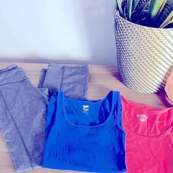 Set of 3 tanks tops and grey leggings Old Navy workout bundle! - Picture 1 of 8